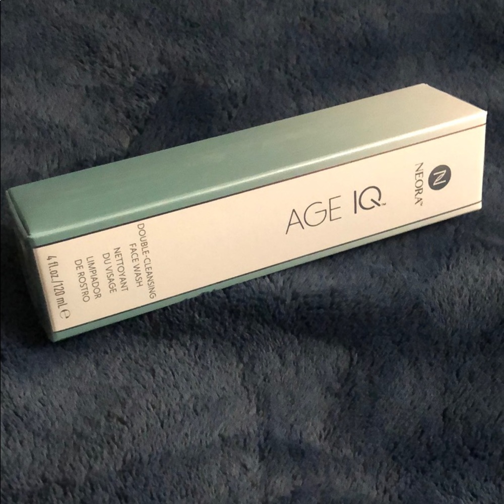 Neora Age IQ Double Cleansing Facewash